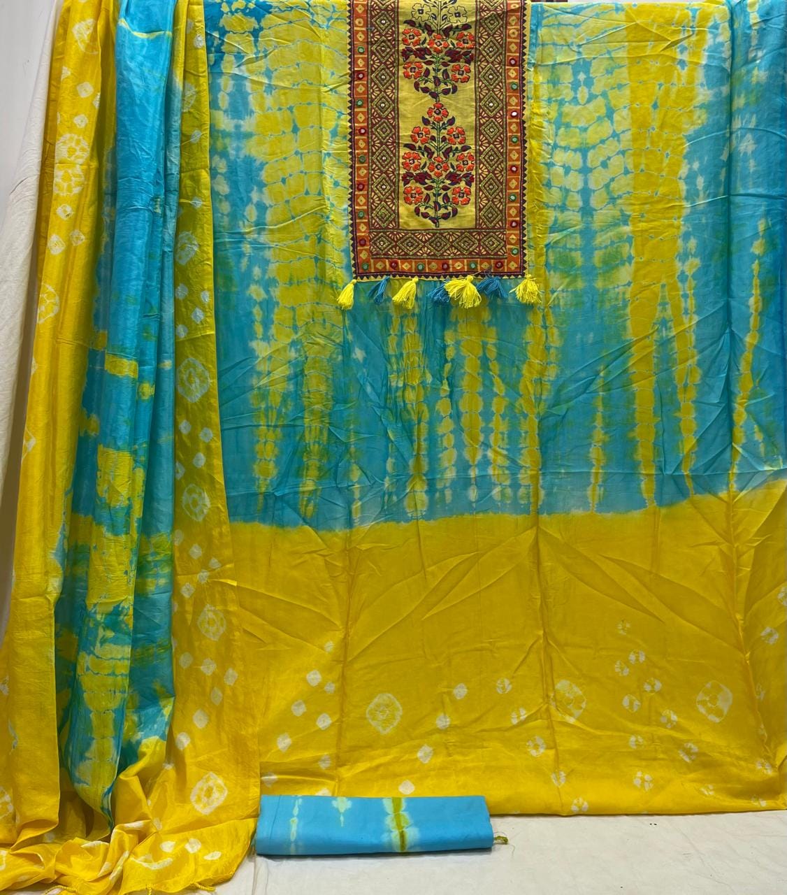 প্রিন্ট ডিজাইন থ্রি-পিস